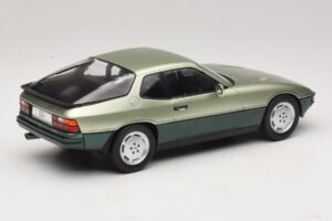 Porsche 924 Turbo Светлозелен & Тъмнозелен MCG 1:18 MCG18660 Метал — снимка 2 от 6