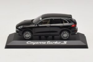 Porsche Cayenne 958 Turbo S Черен Minichamps 1:43 WAP0200220E Метал