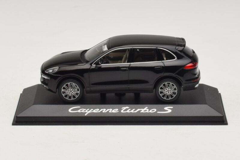 Porsche Cayenne 958 Turbo S Черен Minichamps 1:43 WAP0200220E Метал
