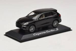Porsche Cayenne 958 Turbo S Черен Minichamps 1:43 WAP0200220E Метал — снимка 2 от 5