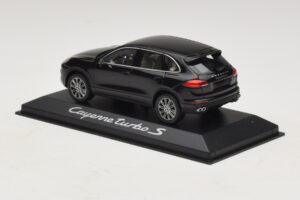 Porsche Cayenne 958 Turbo S Черен Minichamps 1:43 WAP0200220E Метал — снимка 3 от 5
