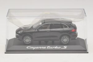 Porsche Cayenne 958 Turbo S Черен Minichamps 1:43 WAP0200220E Метал — снимка 4 от 5