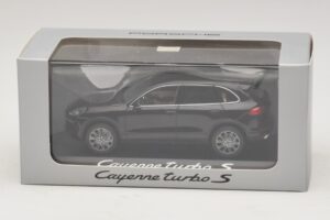 Porsche Cayenne 958 Turbo S Черен Minichamps 1:43 WAP0200220E Метал — снимка 5 от 5