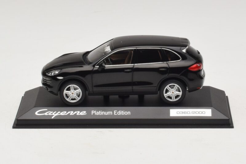 Porsche Cayenne 9PA Платинено Издание Черен Minichamps 1:43 Porsche Cayenne 9PA Платинено Издание Черен Minichamps 1:43 WAP0200160E Метал