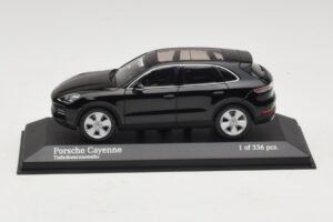 Porsche Cayenne Черен Металик Minichamps 1:43 410066301 Метал