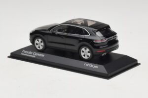 Porsche Cayenne Черен Металик Minichamps 1:43 410066301 Метал — снимка 3 от 5