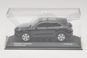 Porsche Cayenne Черен Металик Minichamps 1:43 410066301 Метал — снимка 4 от 5