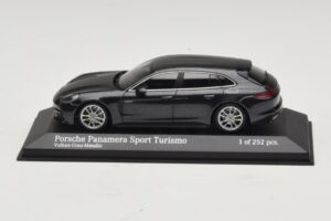 Porsche Panamera 971 4 E-Hybrid Sport Turismo Сив Minichamps 1:43 410066112 Метал