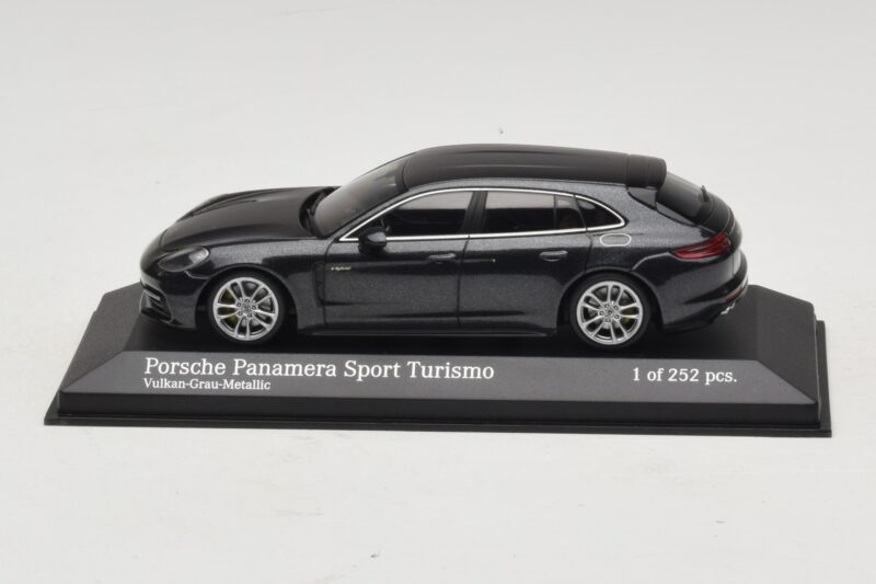 Porsche Panamera 971 4 E-Hybrid Sport Turismo Сив Minichamps 1:43 410066112 Метал