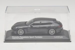 Porsche Panamera 971 4 E-Hybrid Sport Turismo Сив Minichamps 1:43 410066112 Метал — снимка 4 от 5