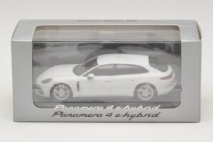 Porsche Panamera 971 4 E-Hybrid Бял Minichamps 1:43 WAP0207620H Метал — снимка 5 от 5