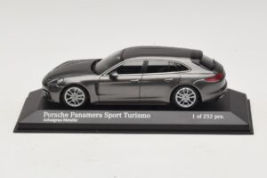 Porsche Panamera 971 Sport Turismo 4S Сив Minichamps 1:43 410066111 Метал