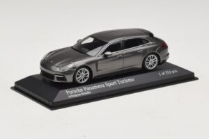Porsche Panamera 971 Sport Turismo 4S Сив Minichamps 1:43 410066111 Метал — снимка 2 от 5