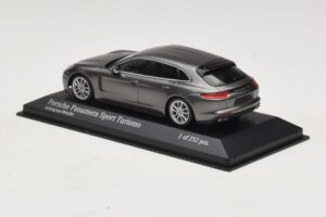 Porsche Panamera 971 Sport Turismo 4S Сив Minichamps 1:43 410066111 Метал — снимка 3 от 5
