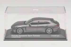 Porsche Panamera 971 Sport Turismo 4S Сив Minichamps 1:43 410066111 Метал — снимка 4 от 5