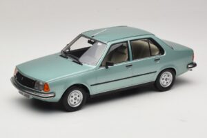 Renault 18 Светлозелен MCG 1:18 MCG18596 Метал
