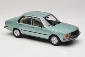Renault 18 Светлозелен MCG 1:18 MCG18596 Метал — снимка 4 от 6