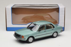 Renault 18 Светлозелен MCG 1:18 MCG18596 Метал — снимка 6 от 6