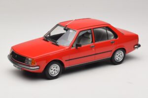 Renault 18 Червен MCG 1:18 MCG18595 Метал