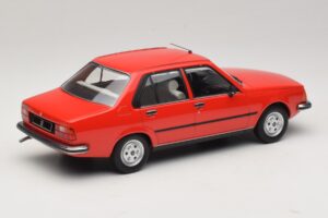 Renault 18 Червен MCG 1:18 MCG18595 Метал — снимка 2 от 6
