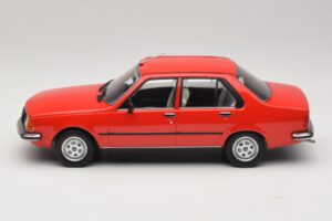Renault 18 Червен MCG 1:18 MCG18595 Метал — снимка 3 от 6