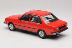Renault 18 Червен MCG 1:18 MCG18595 Метал — снимка 5 от 6