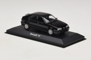 Renault 19 Черен Maxichamps 1:43 940113701 Метал — снимка 3 от 5