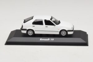 Renault 19 Бял Maxichamps 1:43 940113700 Метал