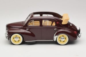 Renault 4CV Кестеняв Solido 1:18 8048 Метал — снимка 3 от 6