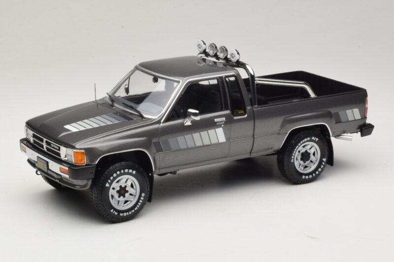 Toyota Hilux N50 Xtra Cab 4x4 Сив Металик KK-Scale 1:18 KKDC181563 Метал