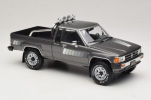 Toyota Hilux N50 Xtra Cab 4x4 Сив Металик KK-Scale 1:18 KKDC181563 Метал — снимка 4 от 6