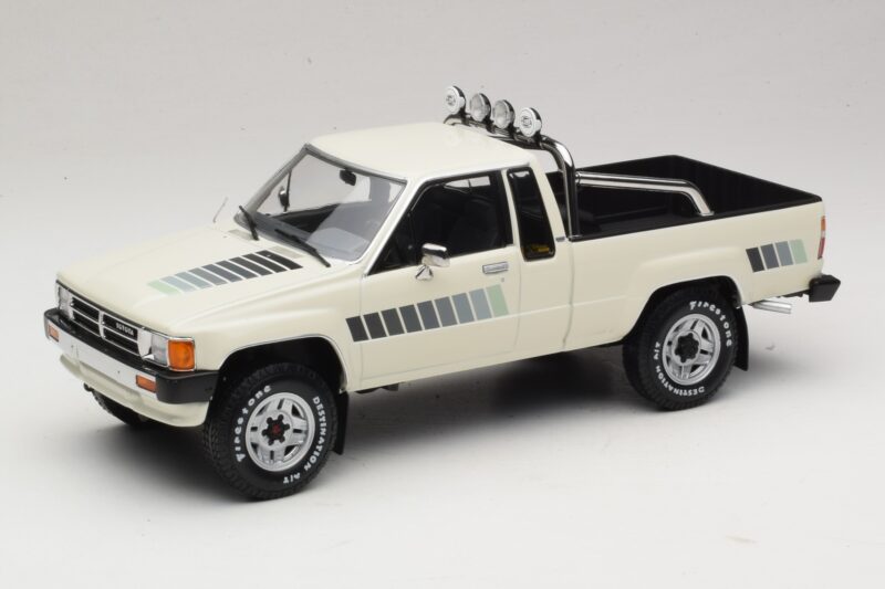 Toyota Hilux N50 Xtra Cab 4x4 Бял KK-Scale 1:18 KKDC181564 Метал