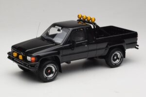 Toyota Hilux N60 SR5 Back to the Future II Гланцово Черен Otto 1:18 OT481 Смола