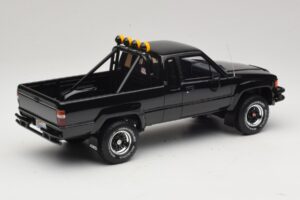 Toyota Hilux N60 SR5 Back to the Future II Гланцово Черен Otto 1:18 OT481 Смола — снимка 2 от 6