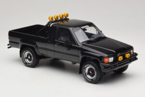 Toyota Hilux N60 SR5 Back to the Future II Гланцово Черен Otto 1:18 OT481 Смола — снимка 4 от 6