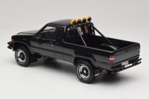 Toyota Hilux N60 SR5 Back to the Future II Гланцово Черен Otto 1:18 OT481 Смола — снимка 5 от 6