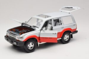 Toyota Land Cruiser J80 Сребърен Червен Road Legends 1:18 92098 Метал — снимка 2 от 8