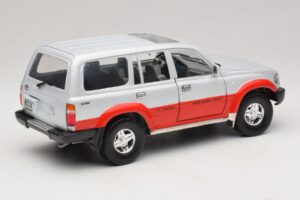 Toyota Land Cruiser J80 Сребърен Червен Road Legends 1:18 92098 Метал — снимка 3 от 8