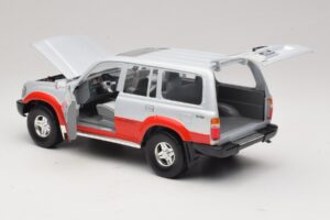 Toyota Land Cruiser J80 Сребърен Червен Road Legends 1:18 92098 Метал — снимка 5 от 8