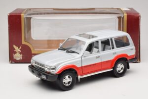 Toyota Land Cruiser J80 Сребърен Червен Road Legends 1:18 92098 Метал — снимка 8 от 8