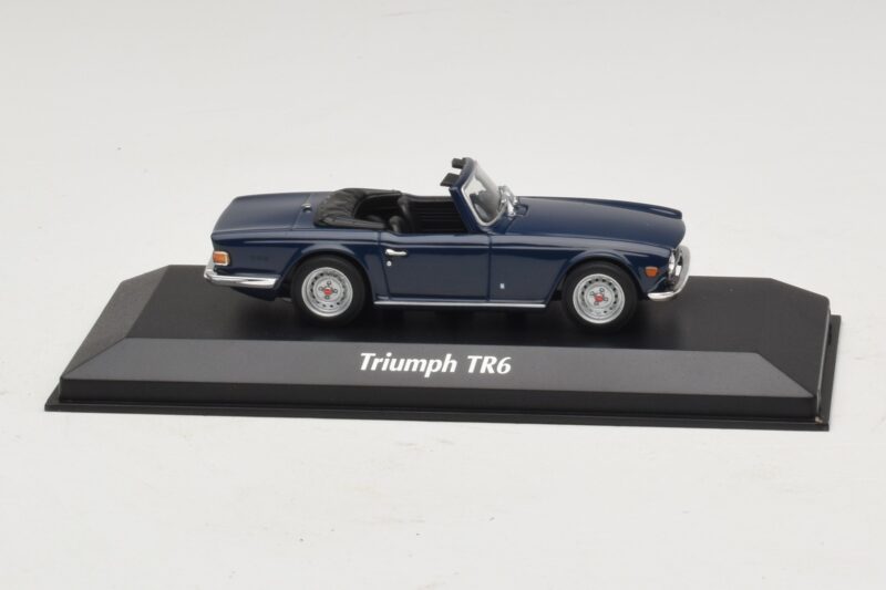 Triumph TR6 Тъмносин Maxichamps 1:43 940132570 Метал