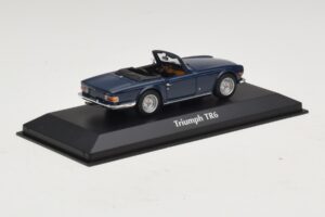 Triumph TR6 Тъмносин Maxichamps 1:43 940132570 Метал — снимка 2 от 5