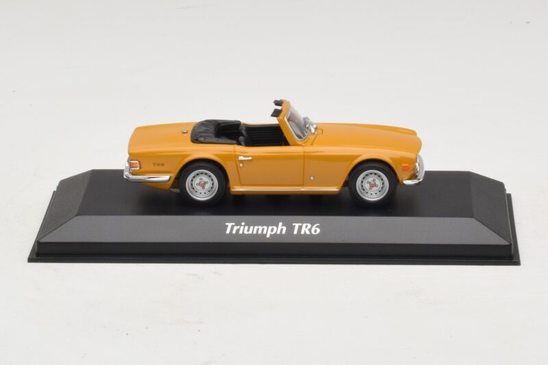 Triumph TR6 Оранжев Maxichamps 1:43 940132571 Метал