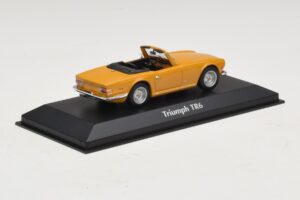 Triumph TR6 Оранжев Maxichamps 1:43 940132571 Метал — снимка 2 от 5