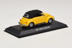 Volkswagen 1302 Кабриолет Жълт Maxichamps 1:43 940055030 Метал — снимка 2 от 5