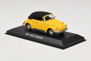 Volkswagen 1302 Кабриолет Жълт Maxichamps 1:43 940055030 Метал — снимка 3 от 5