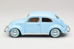 Volkswagen Beetle Син Bburago 1:18 3381 Метал — снимка 4 от 8