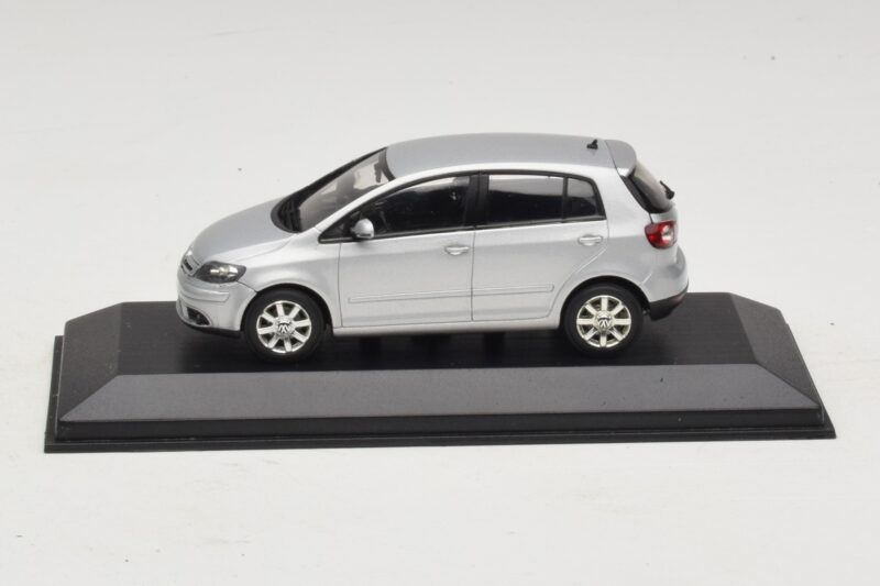 Volkswagen Golf Plus Mk5 Сребрист Заместваща Кутия Minichamps 1:43 400054370-R1 Метал