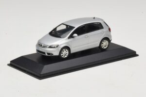 Volkswagen Golf Plus Mk5 Сребрист Заместваща Кутия Minichamps 1:43 400054370-R1 Метал — снимка 2 от 5