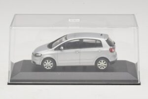 Volkswagen Golf Plus Mk5 Сребрист Заместваща Кутия Minichamps 1:43 400054370-R1 Метал — снимка 4 от 5